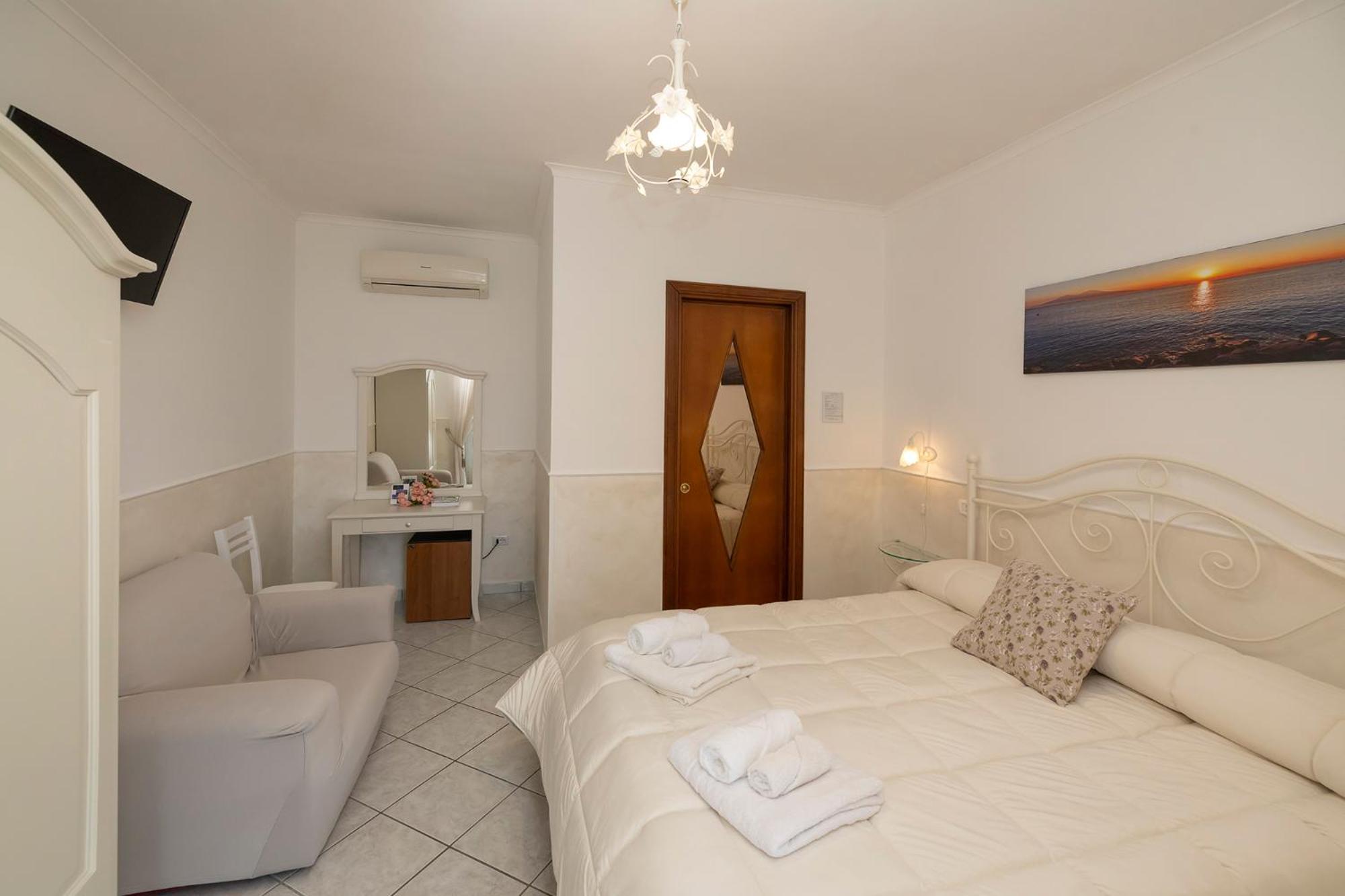 Le Marelle Hotel Furore Phòng bức ảnh